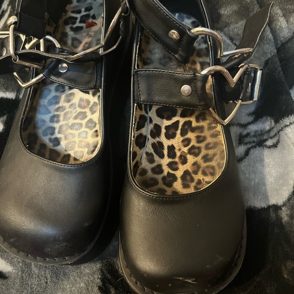 Demonia platforms